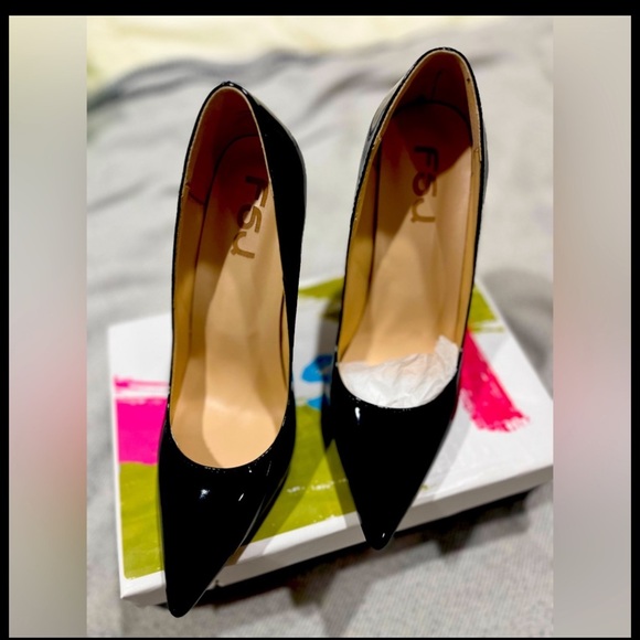 NWOT Never worn Black patent leather stilettos - Picture 2 of 5